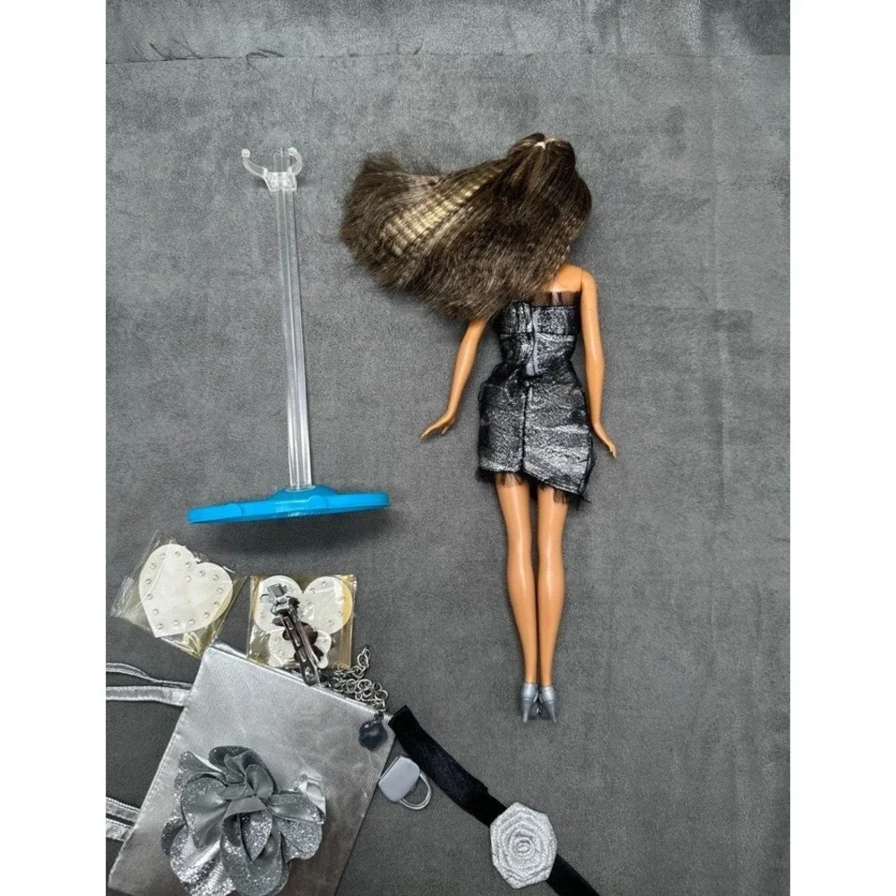 Fashion Fever Styles For 2 Brunette Barbie Doll